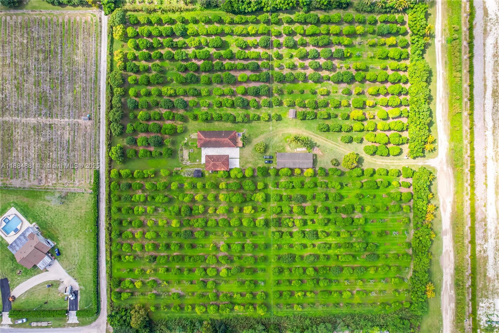 10 acre home/lychee grove - Residential