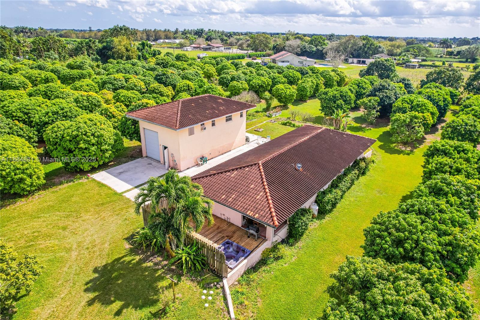 10 acre home/lychee grove - Residential
