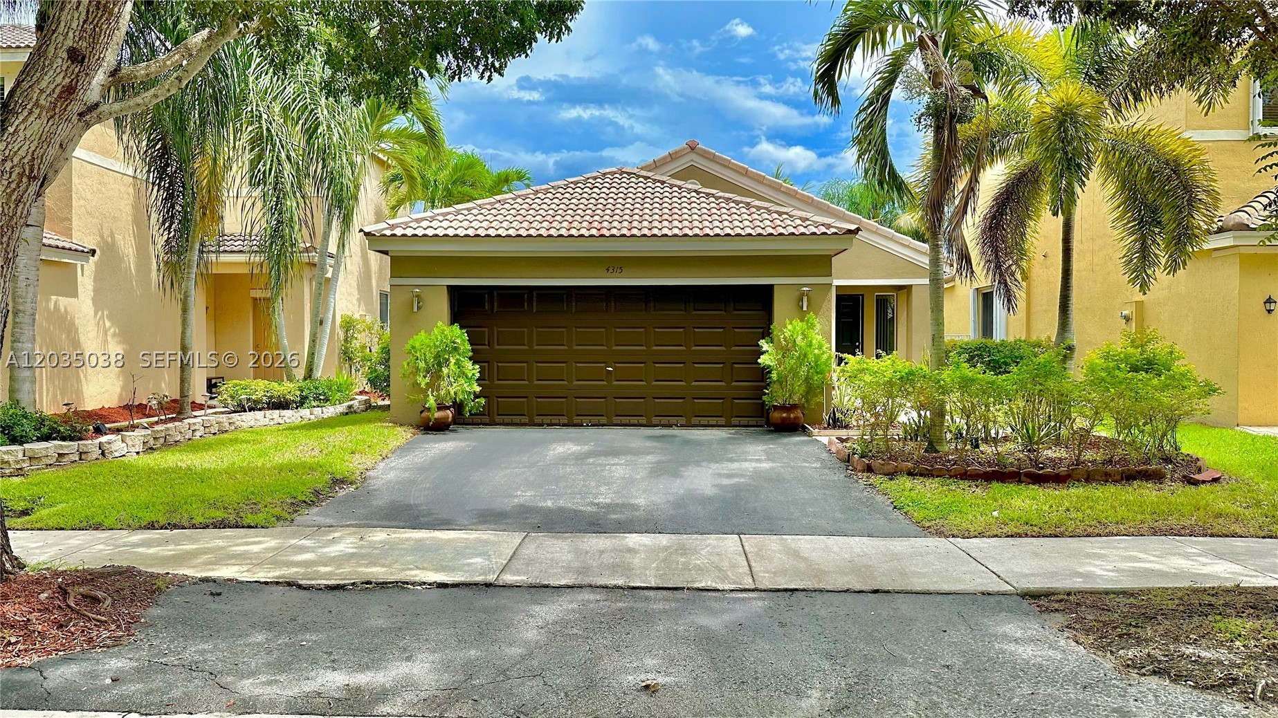 Great opportunity to live in one of Weston’s most desirable communities, The Ridges. This beautiful home, in great condition, features 3 bedrooms, 2 bathrooms, and a 2-car garage. The extended driveway provides additional parking and convenience.
The home offers abundant natural light, vaulted ceilings, tile flooring throughout the common areas, and laminate flooring in the bedrooms. Enjoy a backyard, perfect for creating memorable moments with family and friends.
The Ridges is a 24-hour guard-gated community with resort-style amenities including a clubhouse, pools, playgrounds, basketball courts, soccer fields, pickleball courts, and BBQ areas.
Located within an A+ school district, including Everglades Elementary School, Falcon Cove Middle School, and Cypress Bay High School. The Weston Public Library is conveniently located across the street.
Move-in ready!