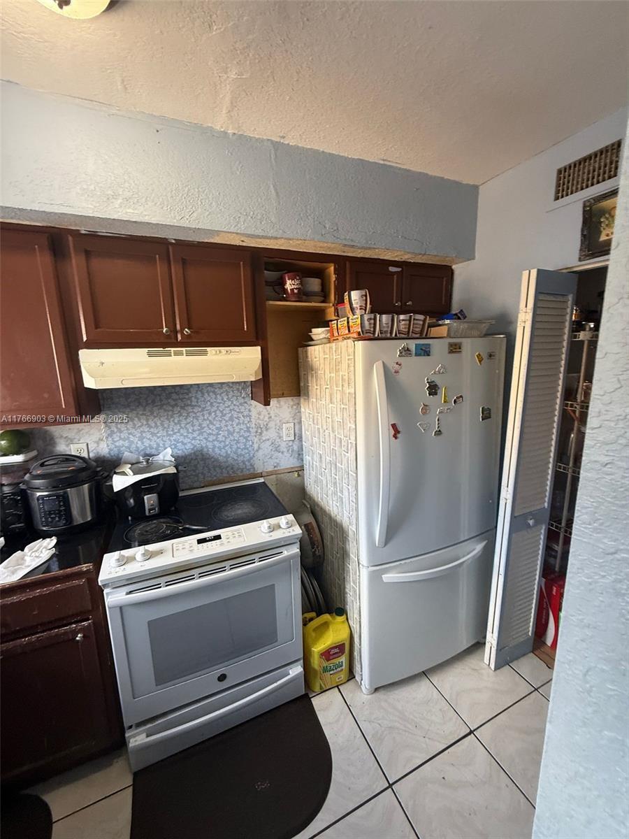 SUNSET PALM VILLAS CONDO - Residential