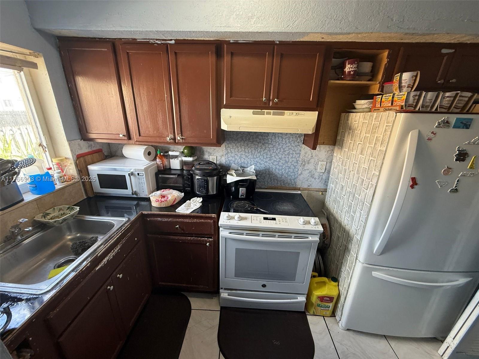 SUNSET PALM VILLAS CONDO - Residential