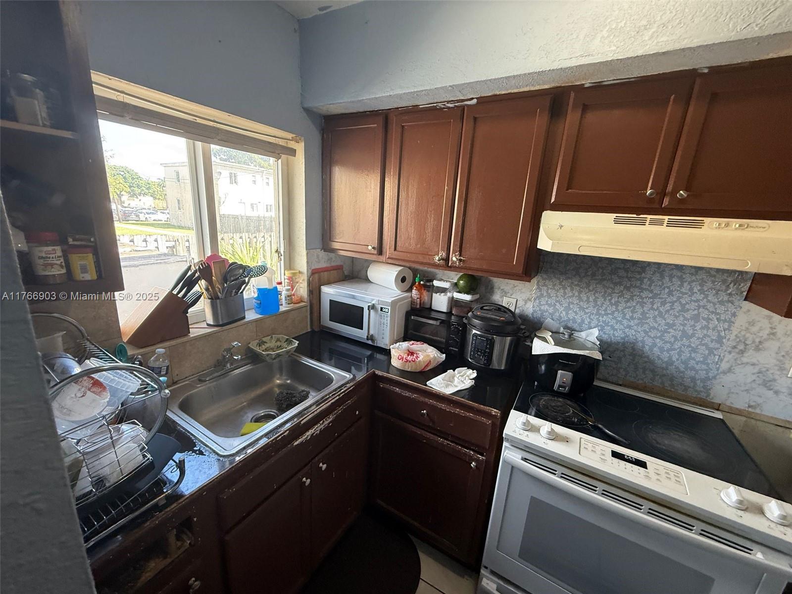 SUNSET PALM VILLAS CONDO - Residential
