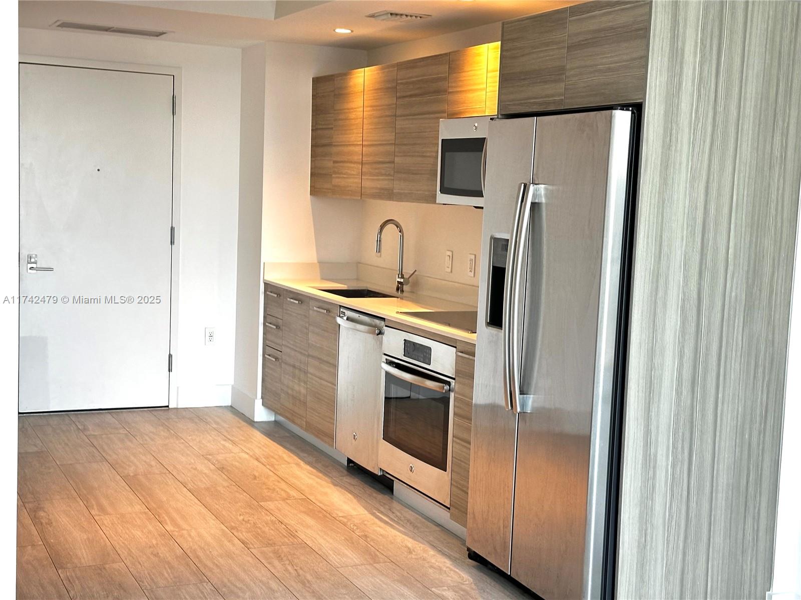 3401 MIDTOWN CONDO - Residential