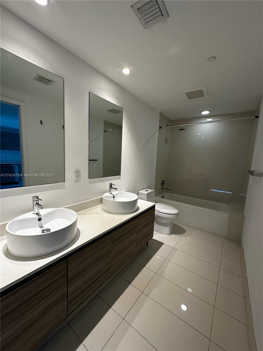3401 MIDTOWN CONDO - Residential