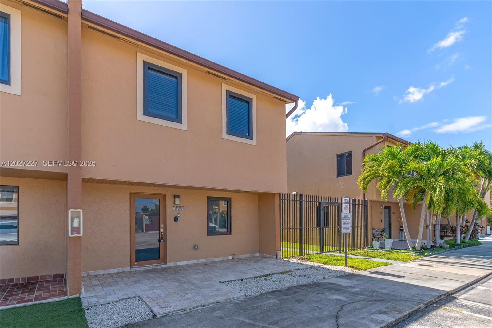 THE COURTS OF BIRDWOOD CO - Residential Lease