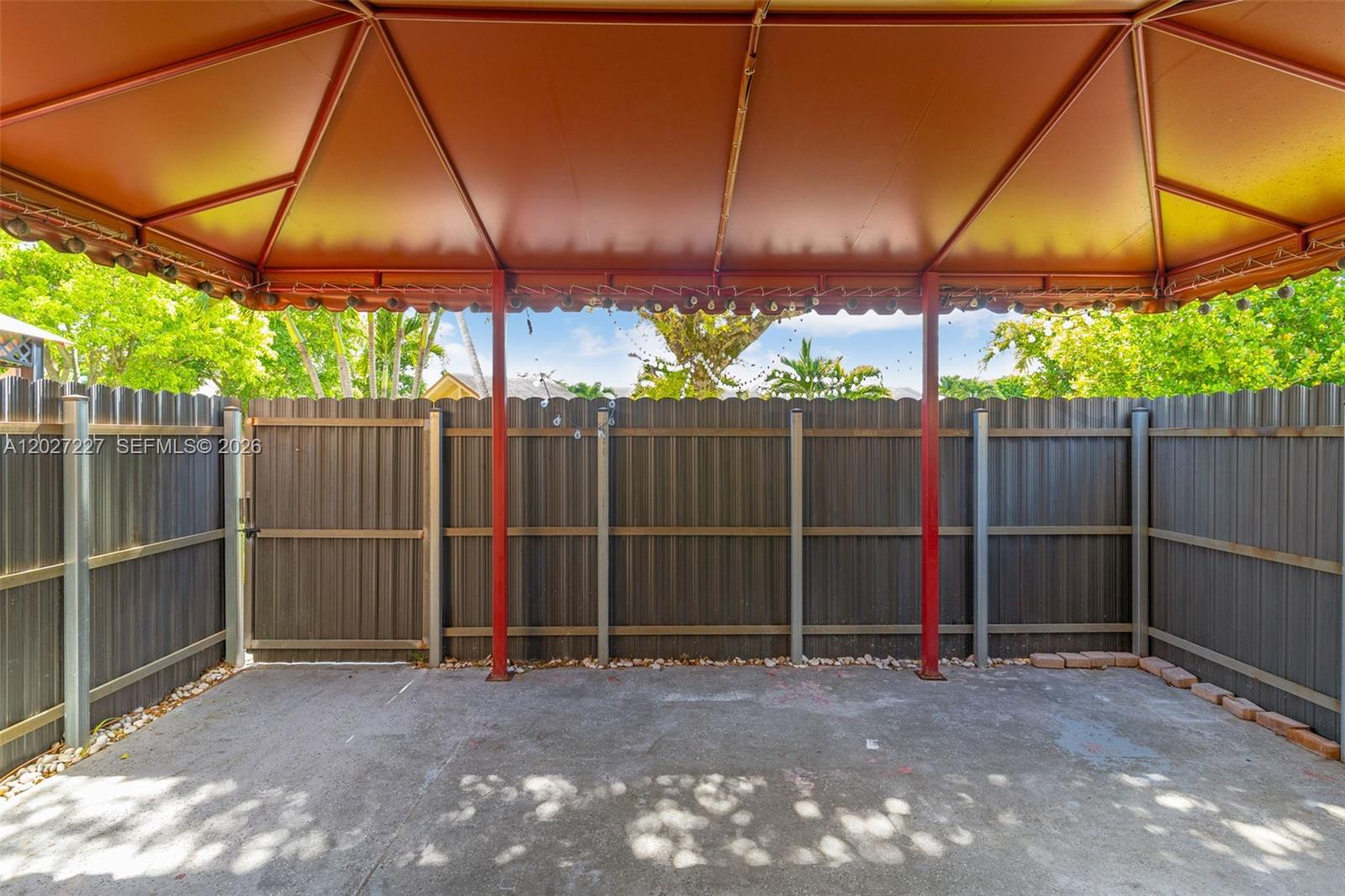 THE COURTS OF BIRDWOOD CO - Residential Lease