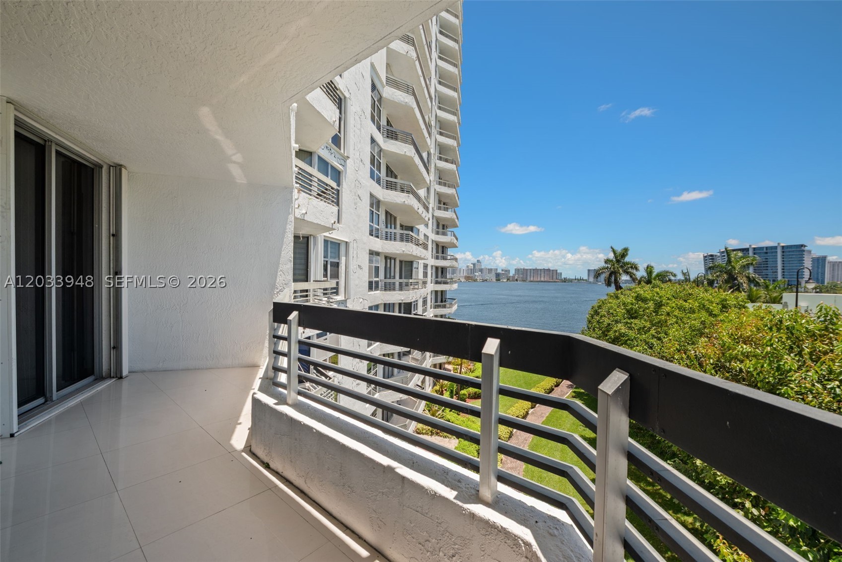 MYSTIC POINTE CONDO NO TH - Residential