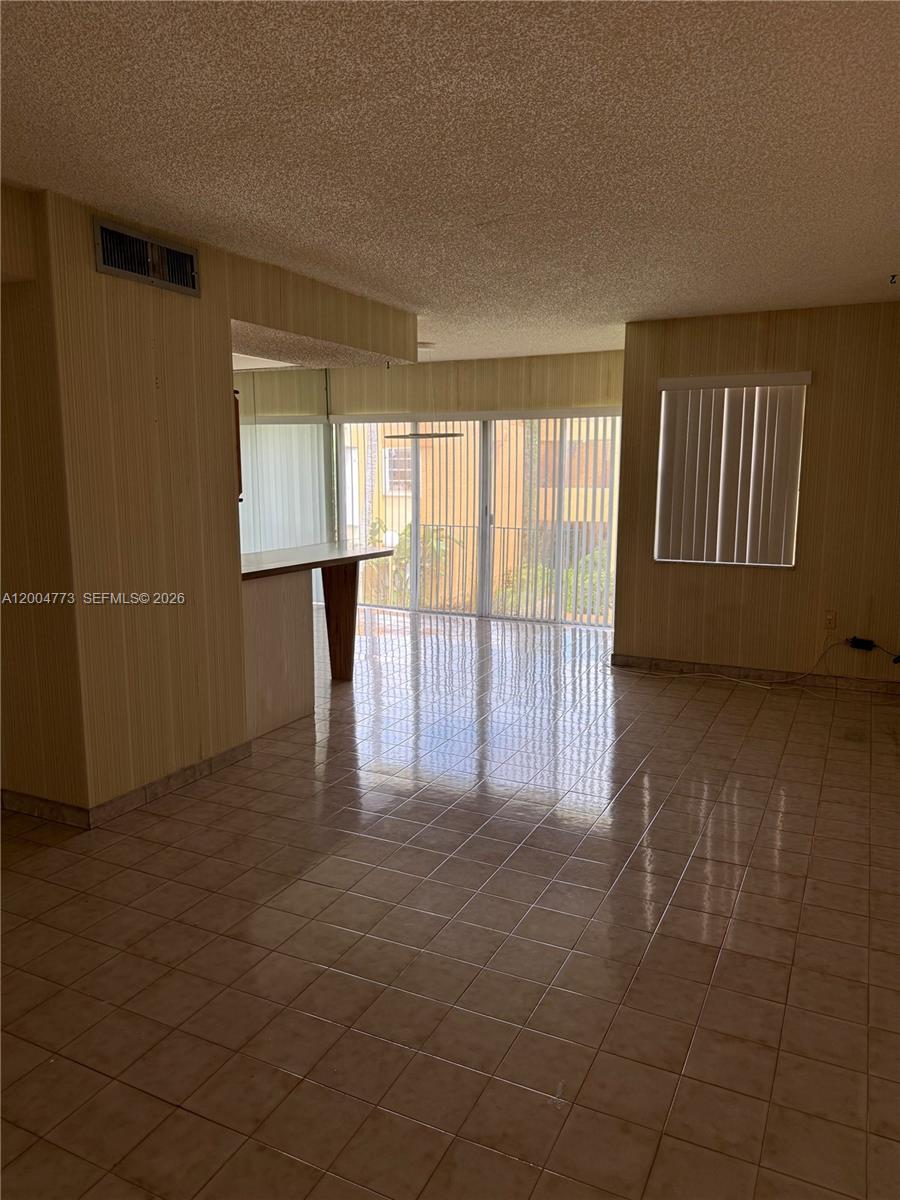 SOUTH WINDS CONDO - Residential