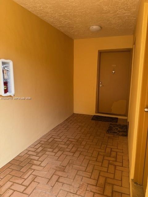 SOUTH WINDS CONDO - Residential