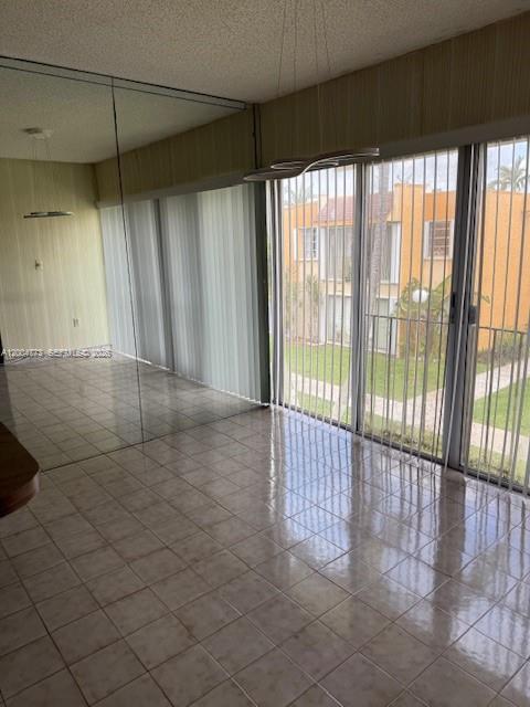 SOUTH WINDS CONDO - Residential