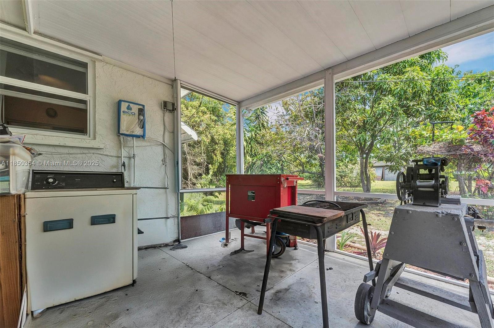 LAUDERDALE LITTLE RANCHES - Residential Lease