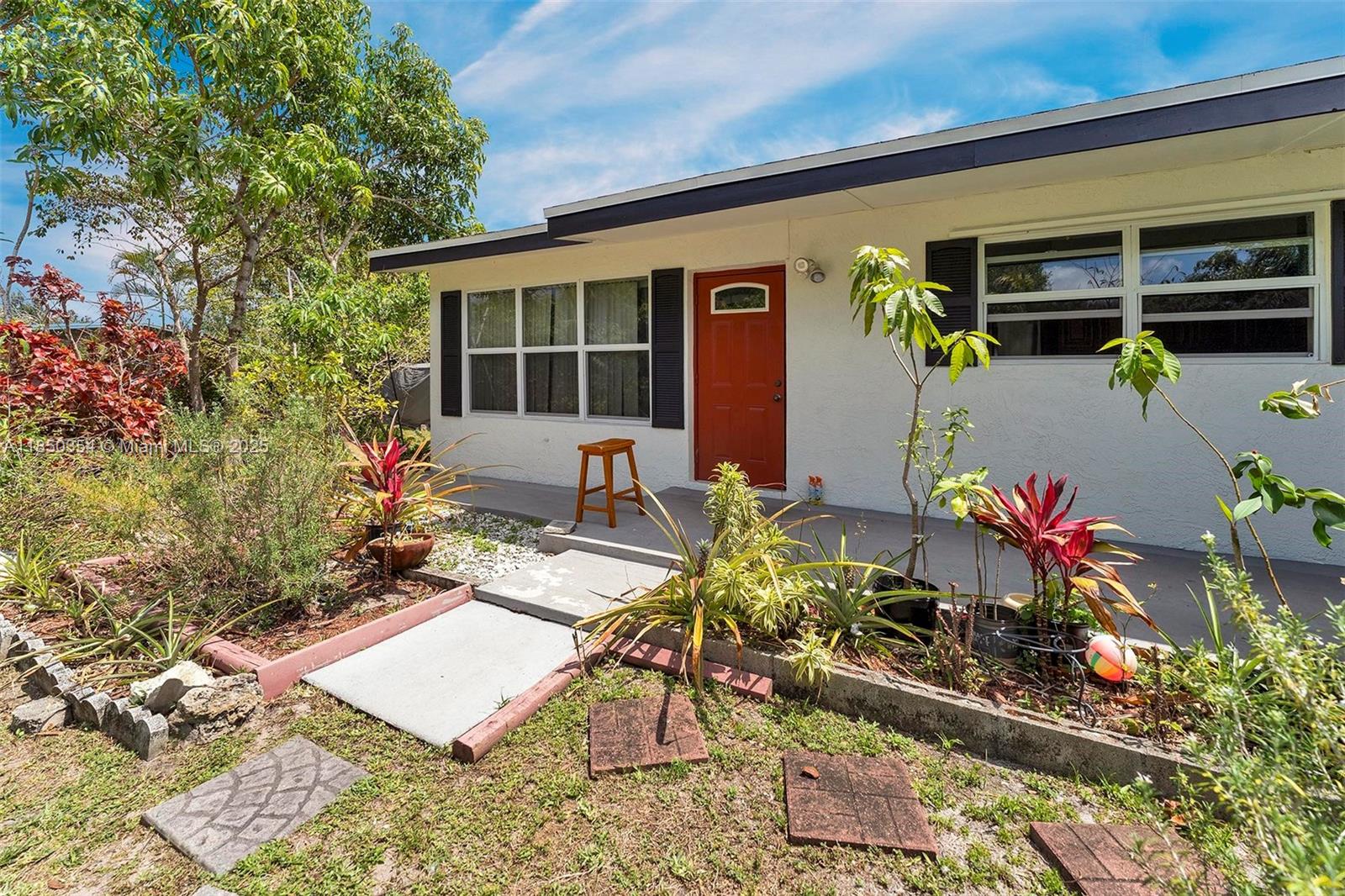 LAUDERDALE LITTLE RANCHES - Residential Lease