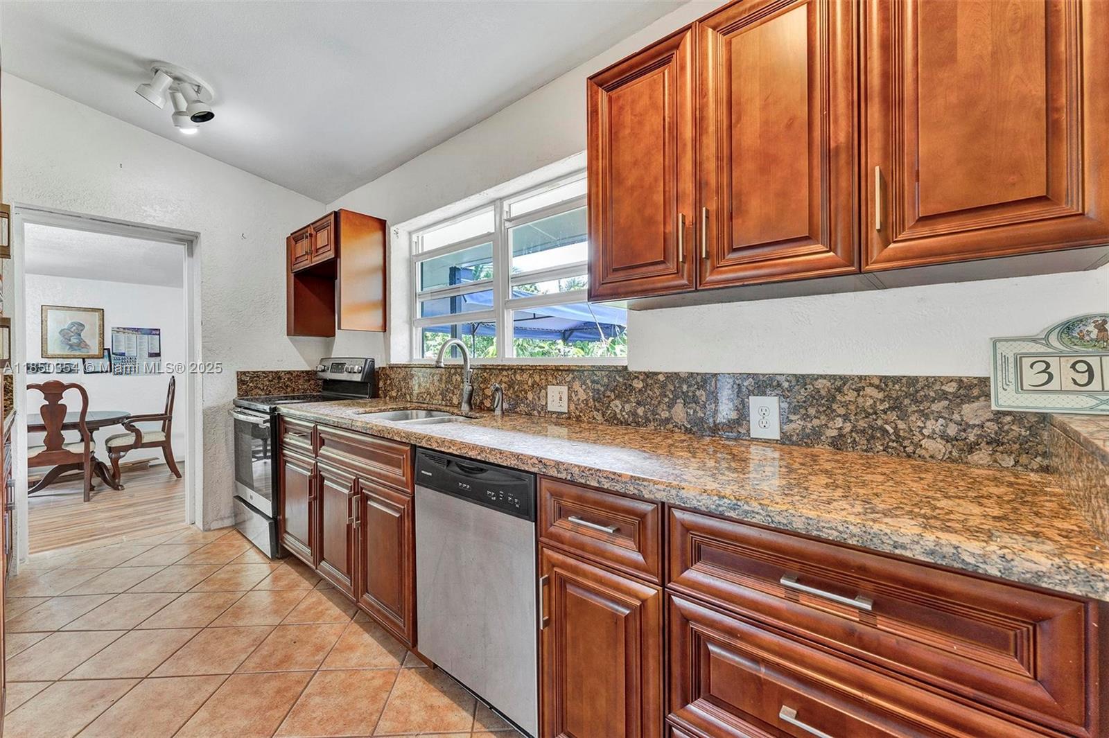 LAUDERDALE LITTLE RANCHES - Residential Lease