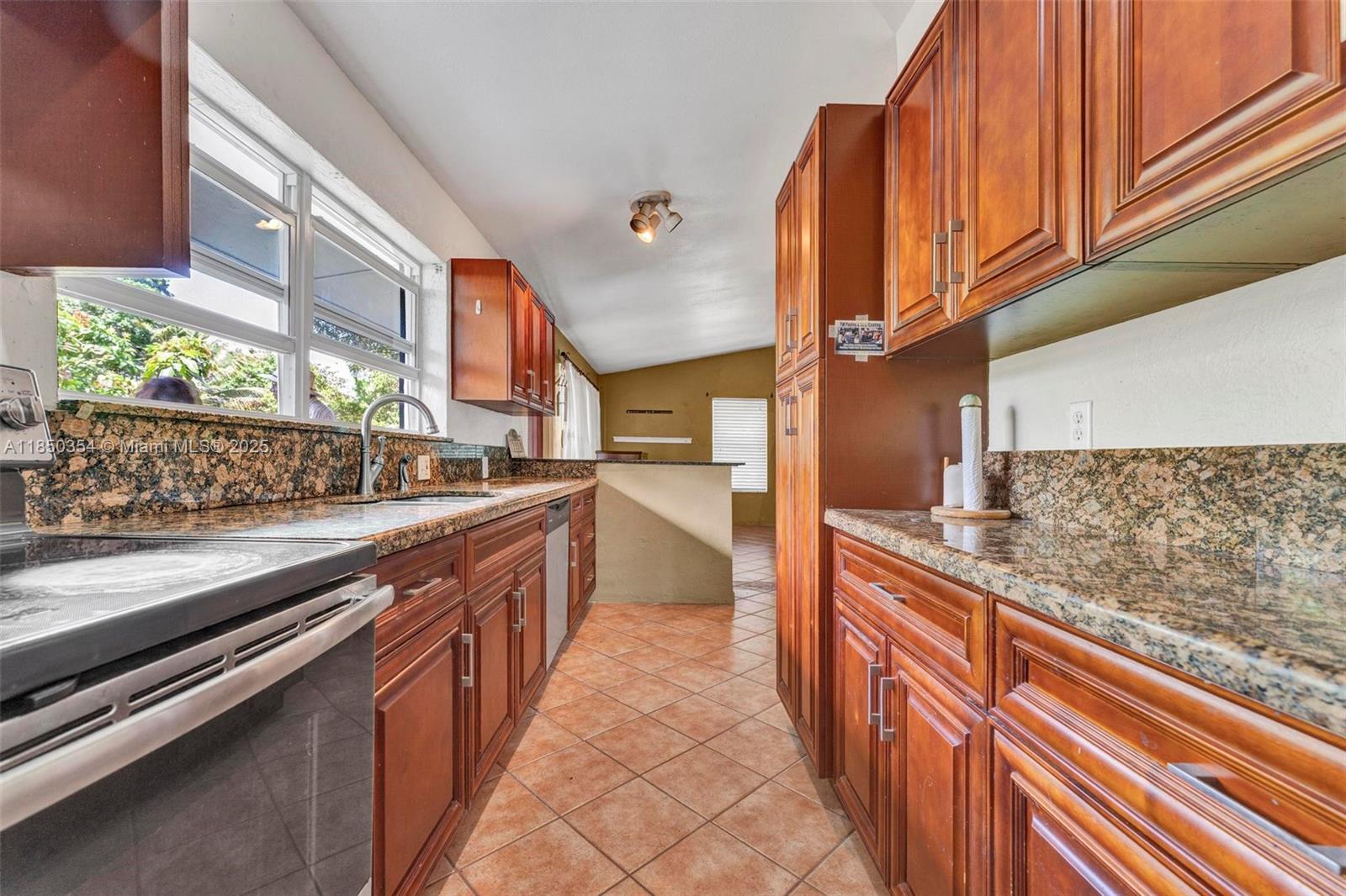 LAUDERDALE LITTLE RANCHES - Residential Lease