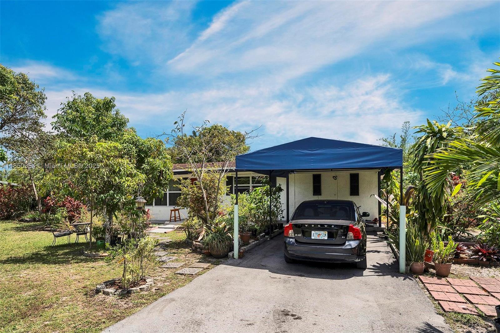 LAUDERDALE LITTLE RANCHES - Residential Lease