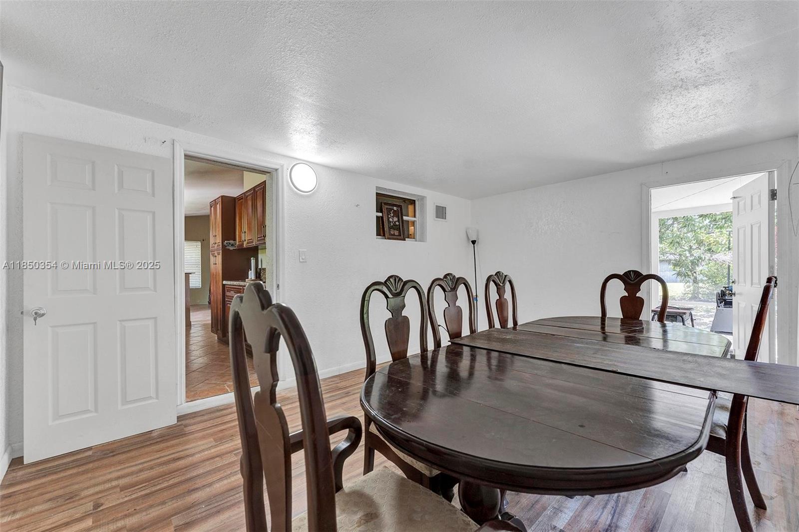 LAUDERDALE LITTLE RANCHES - Residential Lease