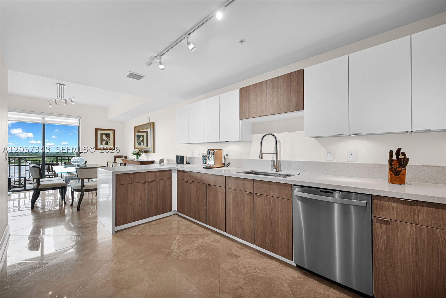 COLONNADE AT DADELAND SE - Residential