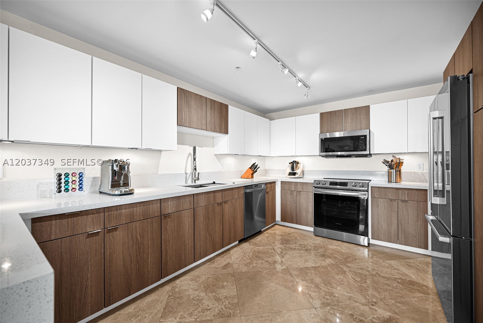 COLONNADE AT DADELAND SE - Residential