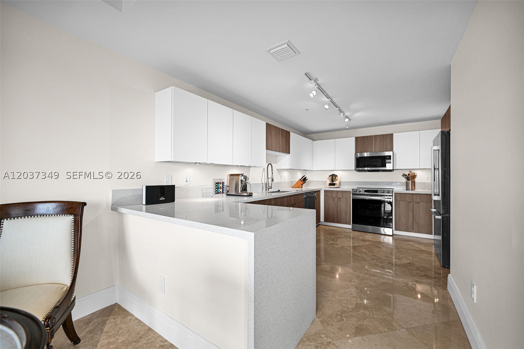 COLONNADE AT DADELAND SE - Residential