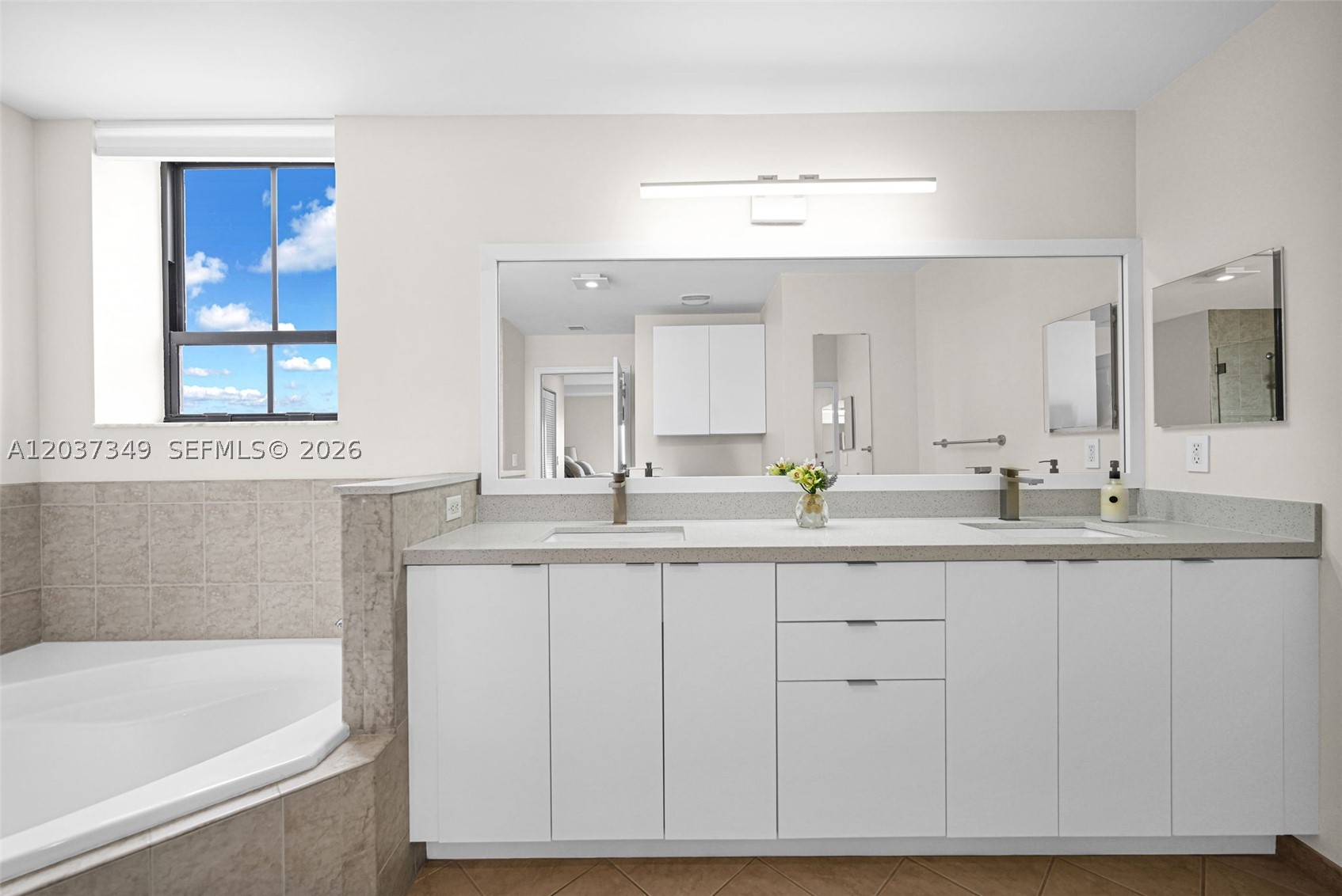 COLONNADE AT DADELAND SE - Residential