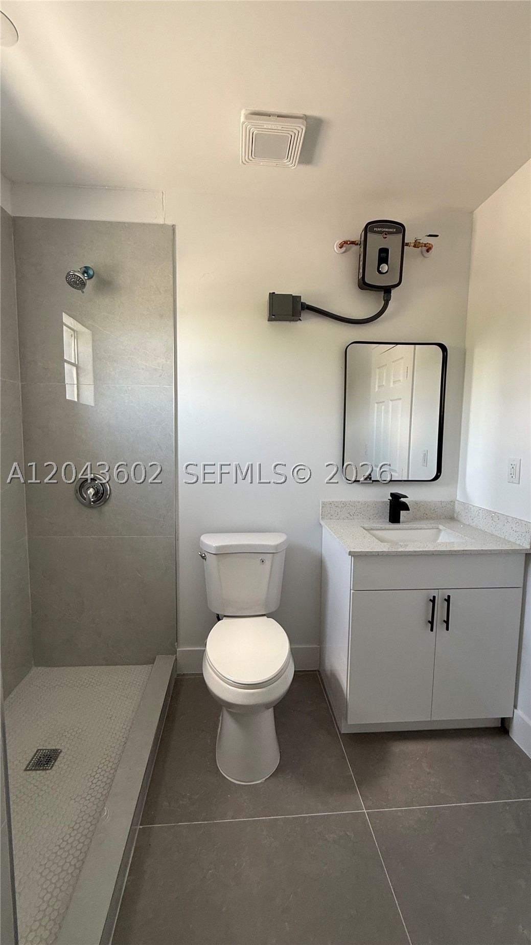 LAWRENCE ESTATE EAST ADDN - Residential Lease