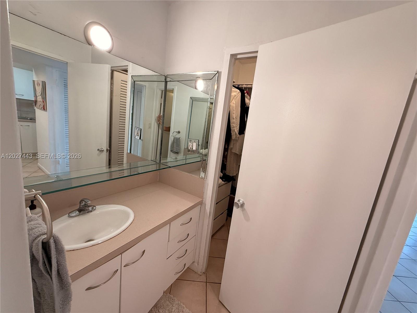 THE DECOPLAGE CONDO - Residential Lease
