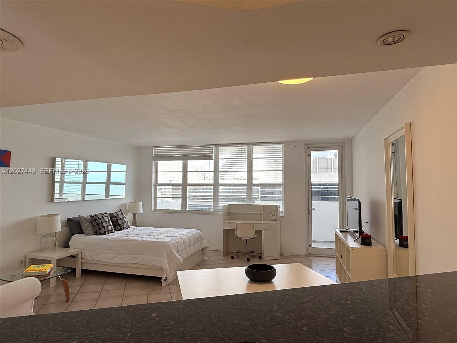 THE DECOPLAGE CONDO - Residential Lease