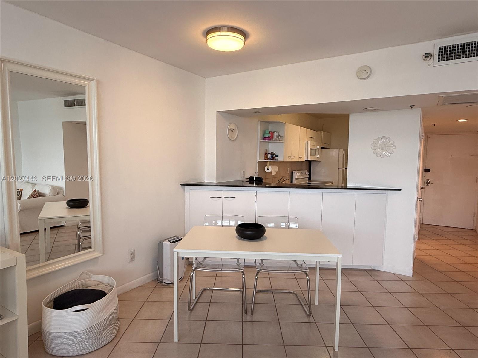 THE DECOPLAGE CONDO - Residential Lease