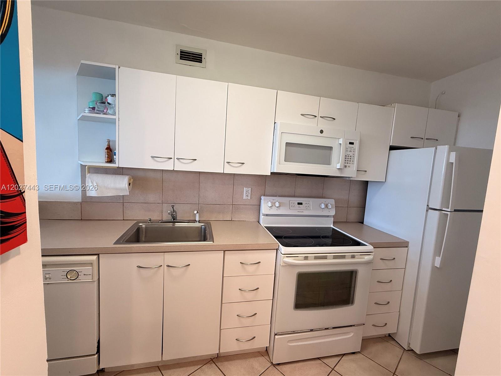 THE DECOPLAGE CONDO - Residential Lease
