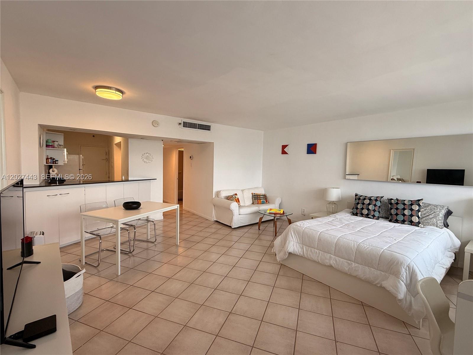 THE DECOPLAGE CONDO - Residential Lease