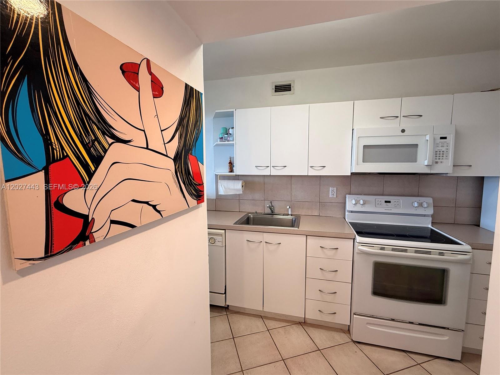 THE DECOPLAGE CONDO - Residential Lease