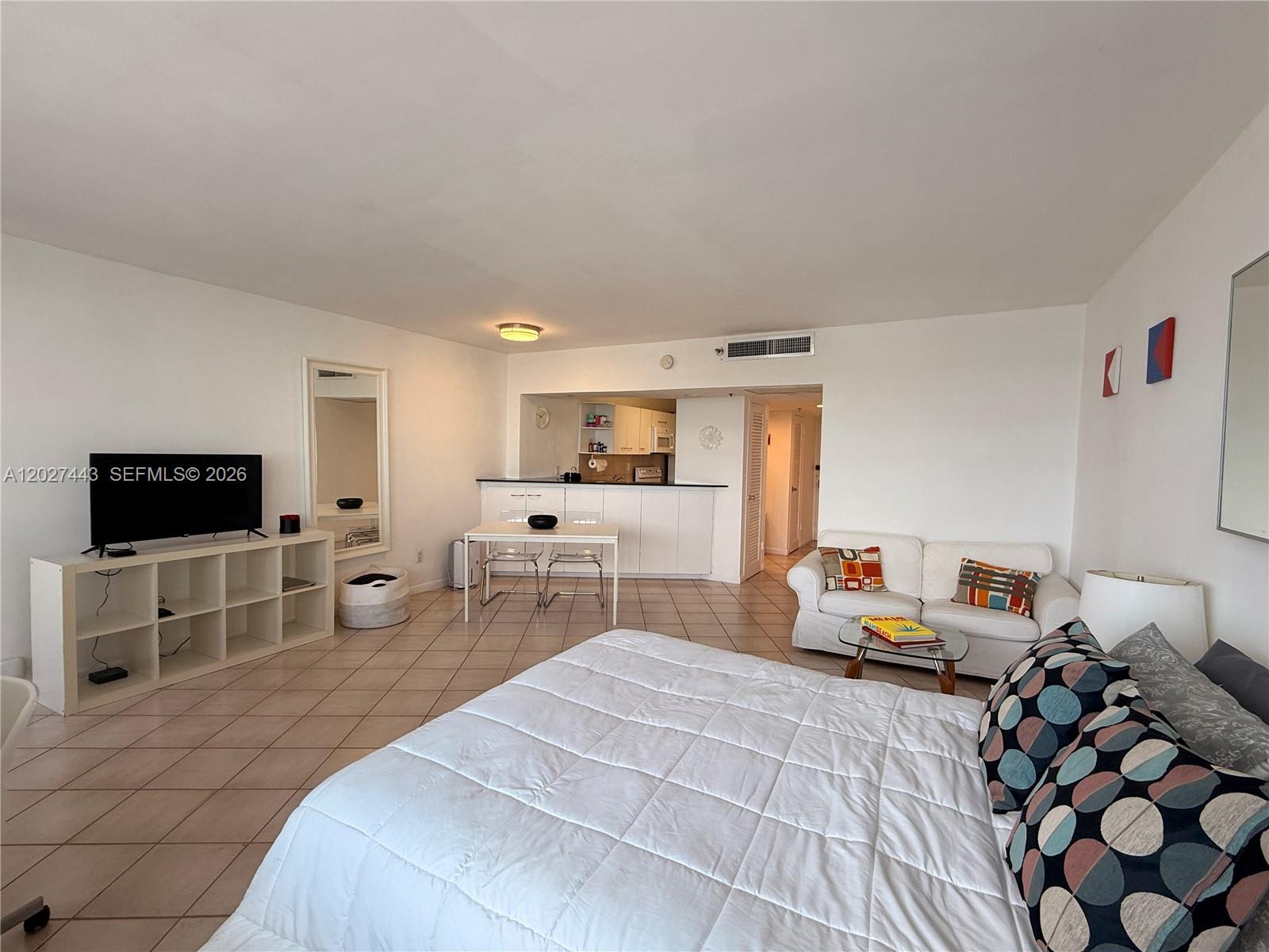 THE DECOPLAGE CONDO - Residential Lease