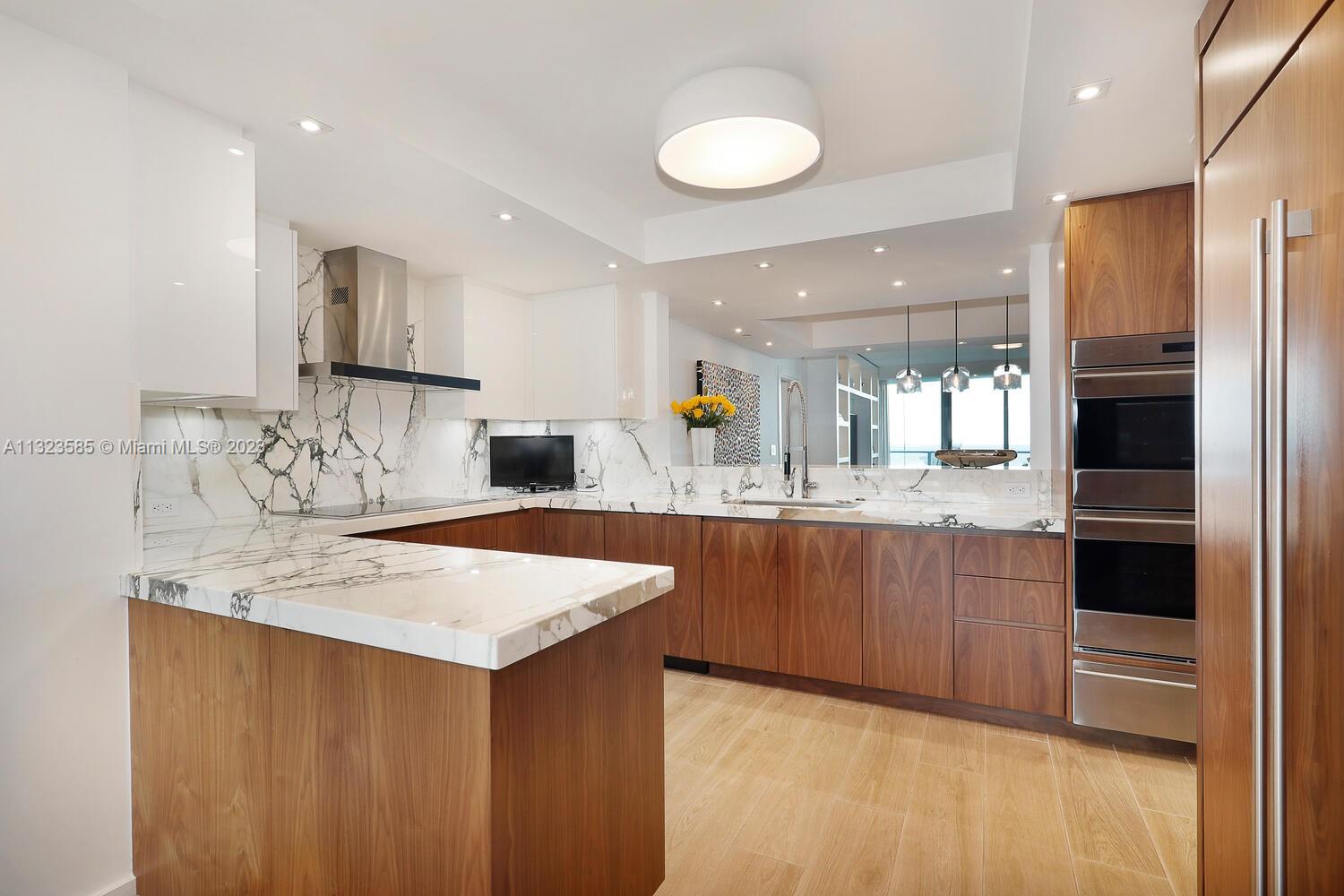 GROVENOR HOUSE CONDO - Residential