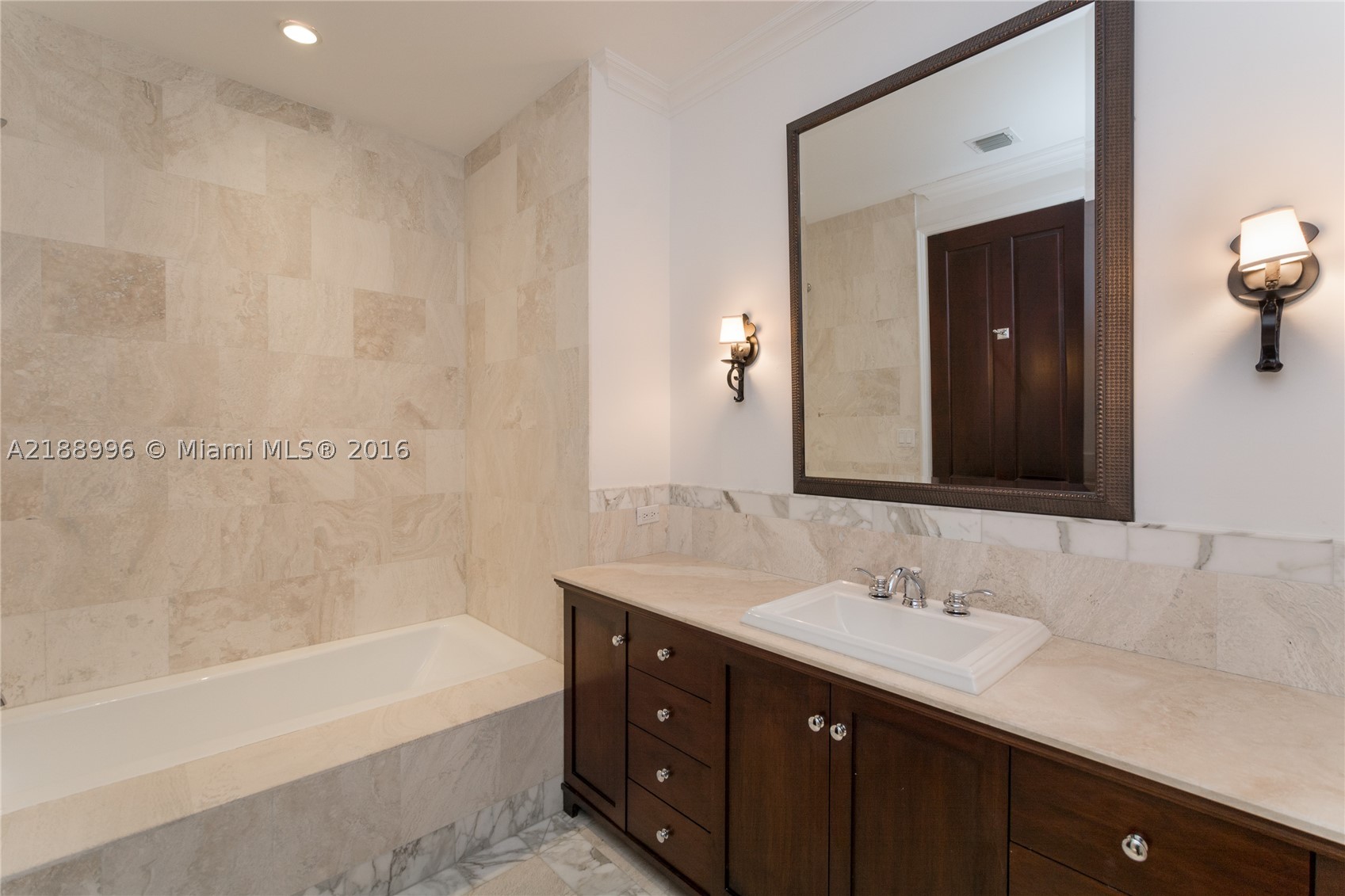 SAN MARINO ISLAND - Residential