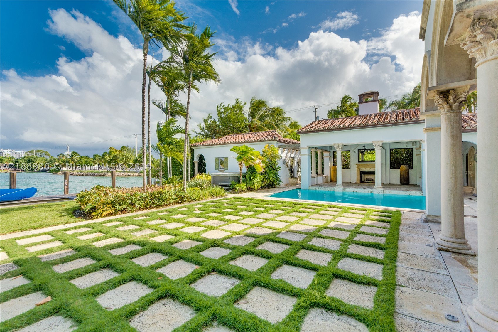 SAN MARINO ISLAND - Residential