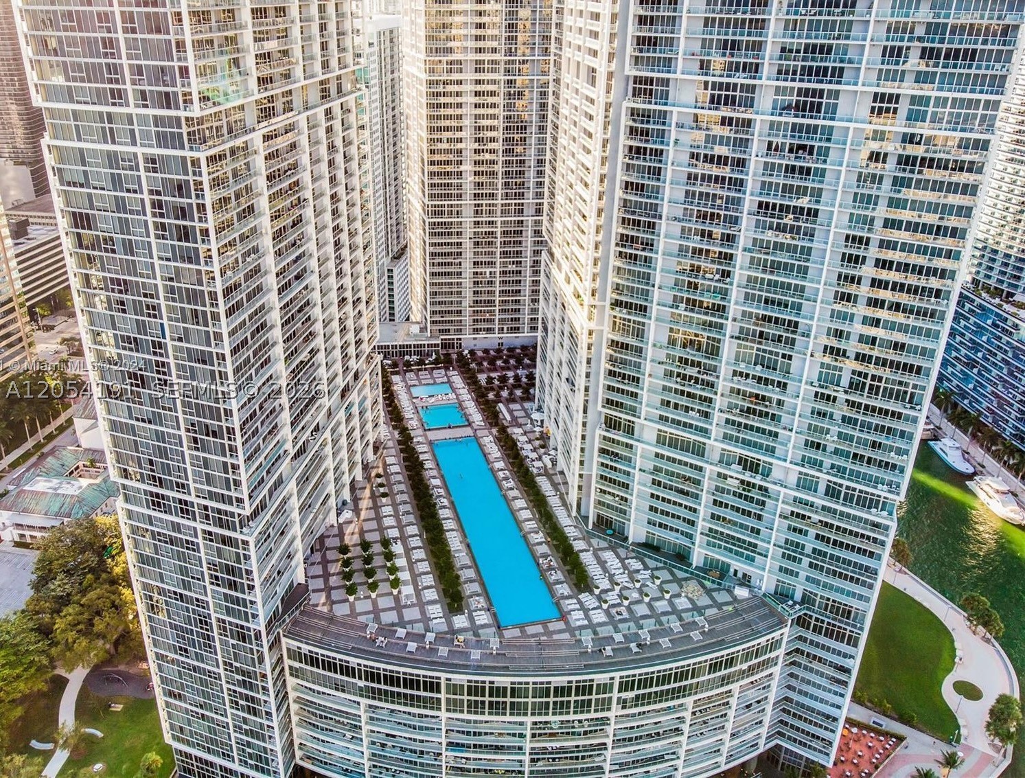 Experience elevated urban living in the heart of Brickell with this turn-key, high-floor residence offering breathtaking northeast-facing views of Biscayne Bay, the Atlantic Ocean, and the resort-style pool deck.
Designed with modern elegance, this home features sleek porcelain flooring throughout, a contemporary kitchen with premium stainless steel appliances, custom cabinetry, and the convenience of an in-unit washer and dryer.
Residents enjoy an exceptional collection of resort-style amenities, including a full-service spa, a spectacular 300-foot Olympic-size swimming pool with towel service, an oversized hot tub, a state-of-the-art fitness center with group fitness classes, a secure package room with smart lockers, an on-site grocery store, EV charging stations, 24-hour security, concierge services, and acclaimed on-site restaurants.
Perfectly situated just steps from Brickell City Centre, world-class dining, luxury shopping, and vibrant nightlife, this premier location also offers convenient access to major expressways, Miami International Airport, and the area's beautiful beaches.

Tenant occupied.