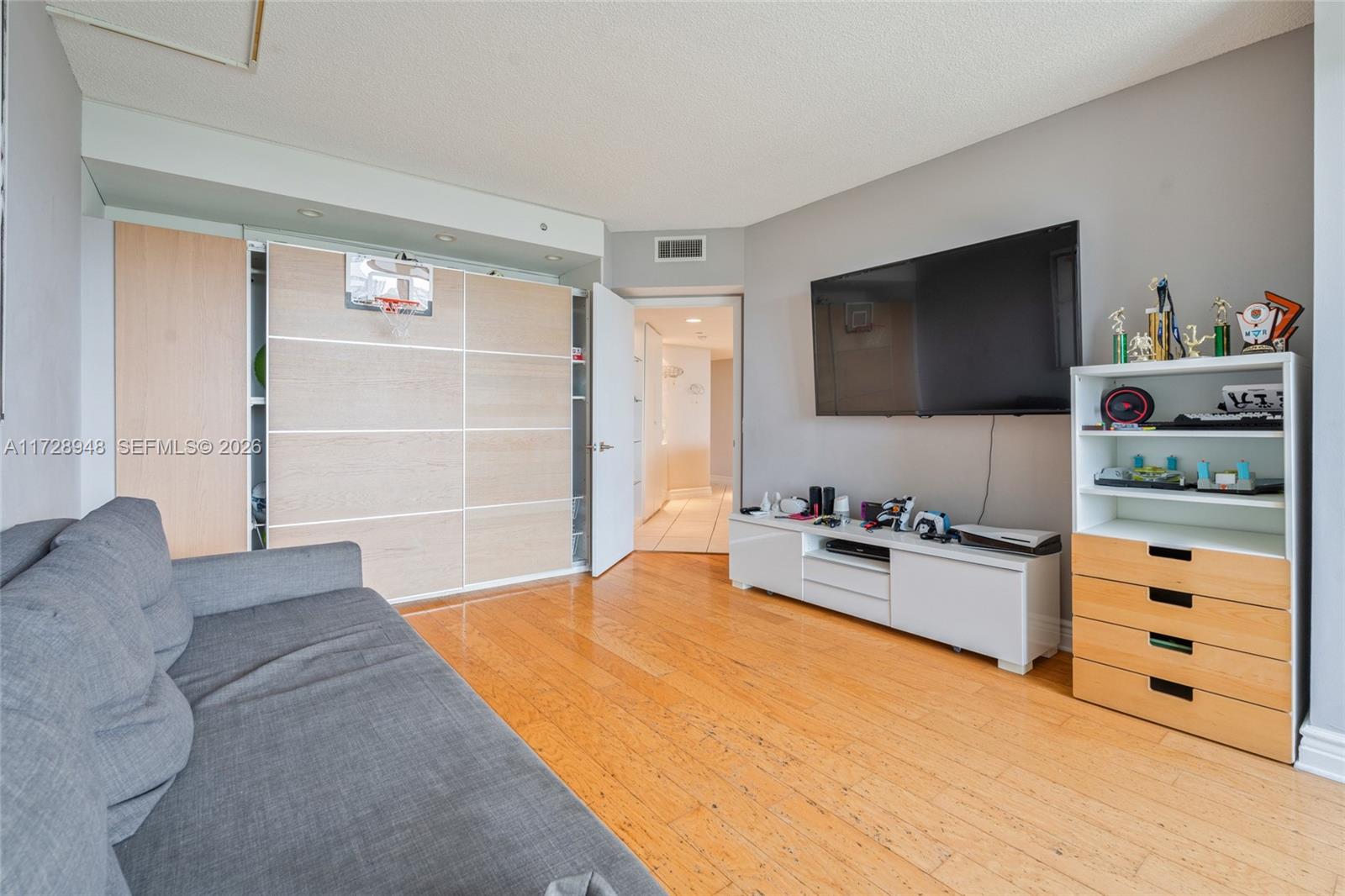 NORTH TOWER AT THE POINT - Residential