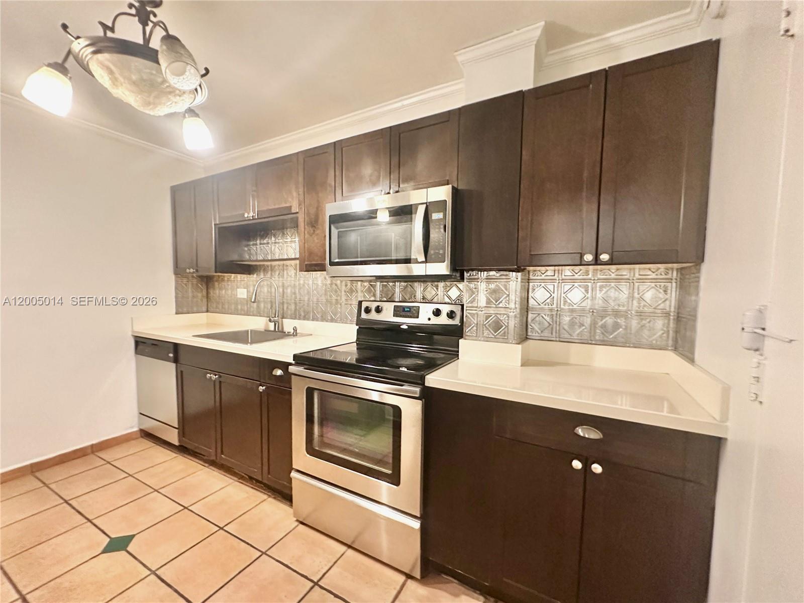 BURLEIGH HOUSE CONDO - Residential