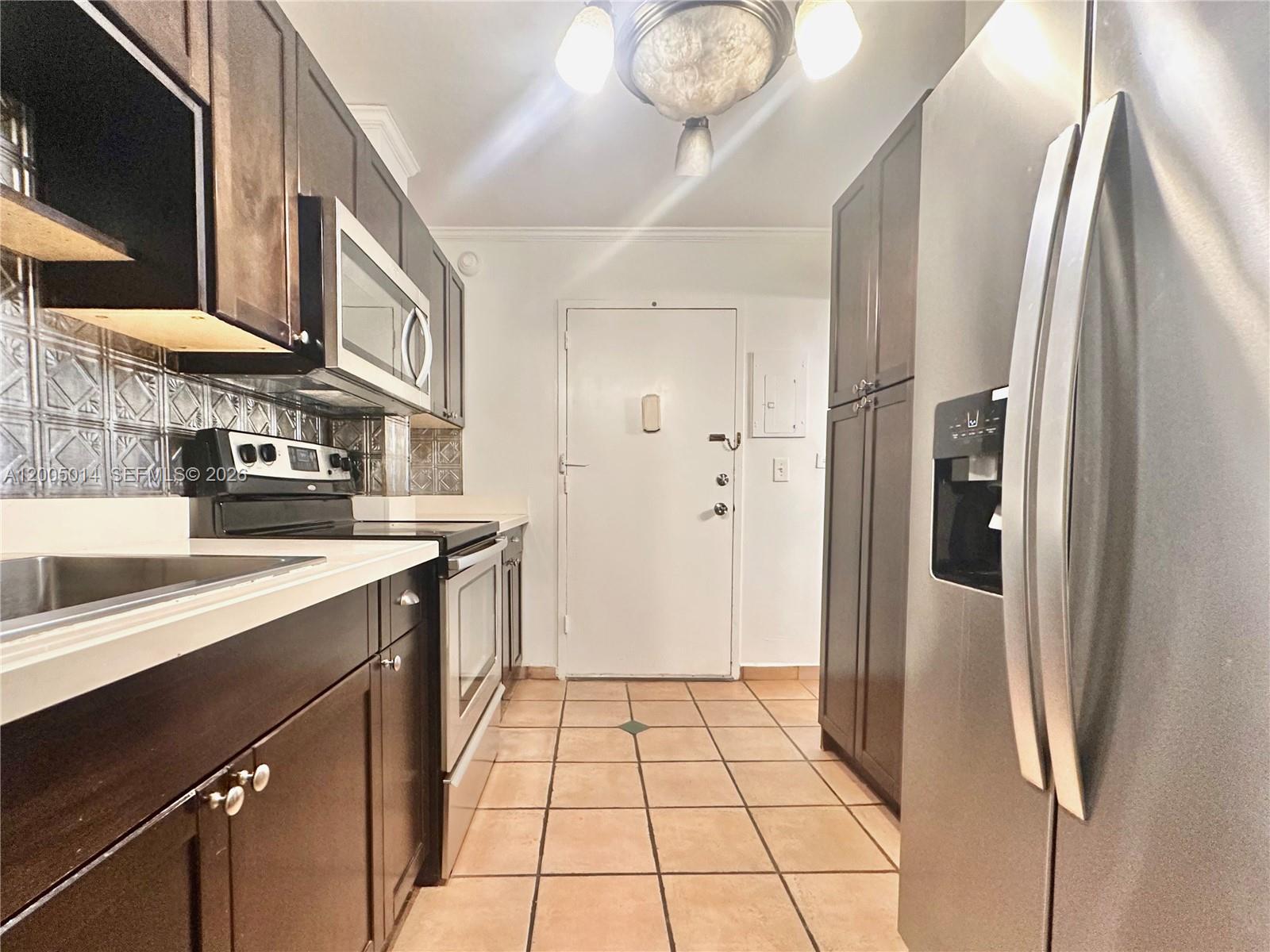 BURLEIGH HOUSE CONDO - Residential