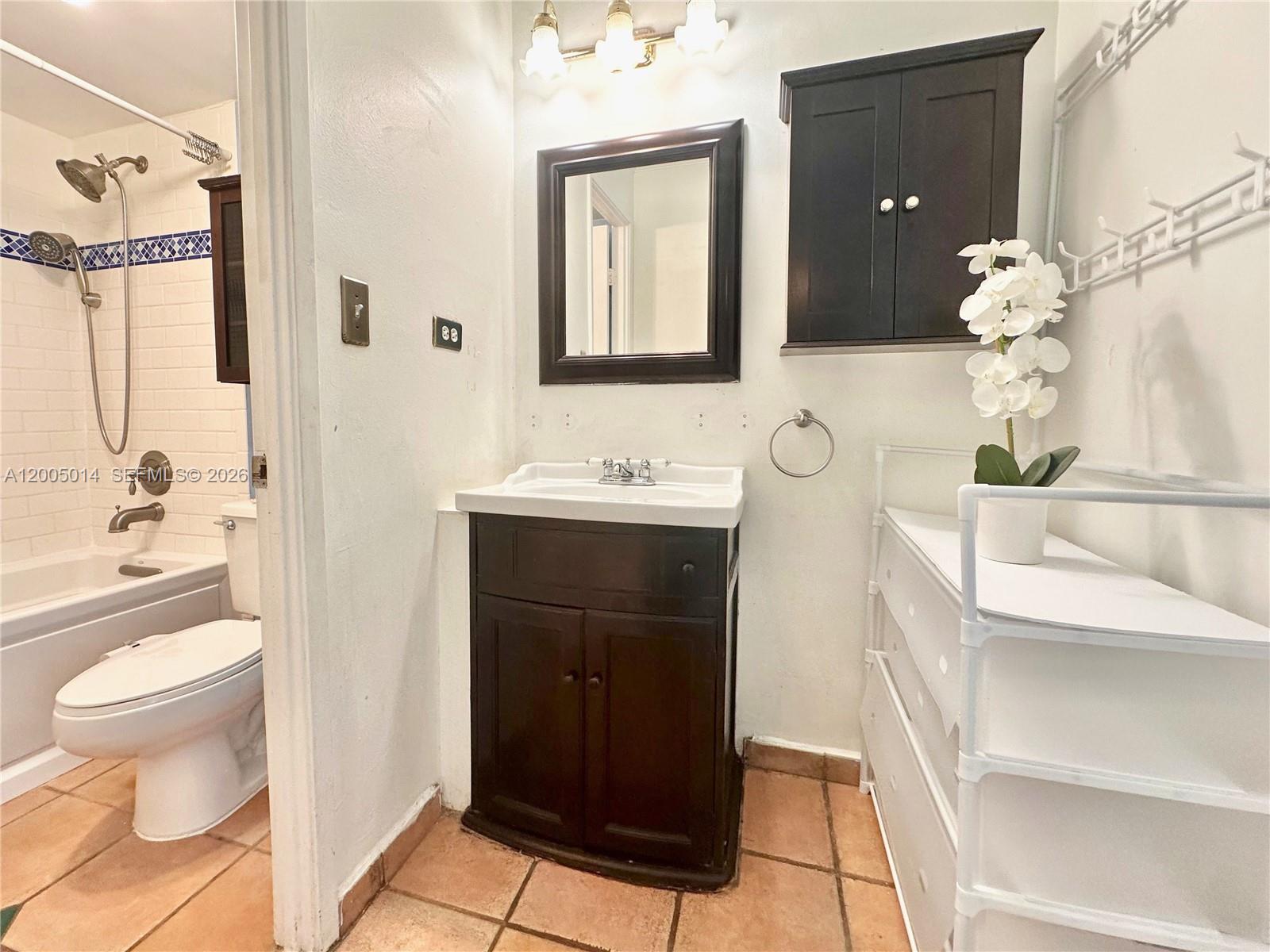 BURLEIGH HOUSE CONDO - Residential
