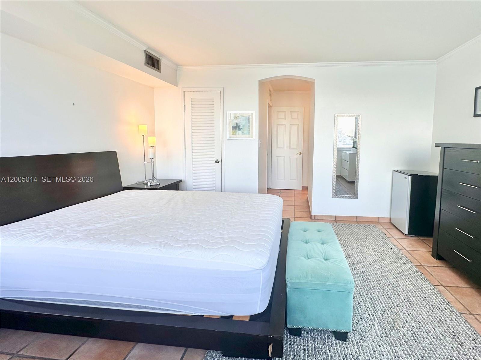 BURLEIGH HOUSE CONDO - Residential