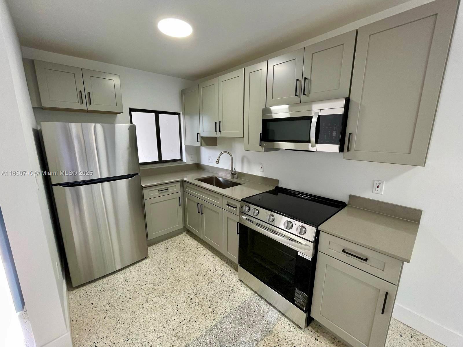 DIXIE HIGHWAY TRACK - Residential Lease