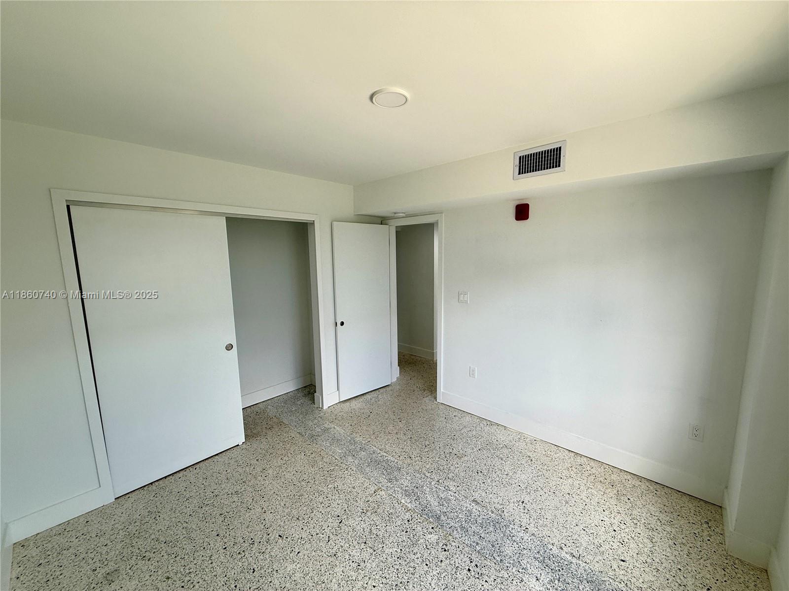 DIXIE HIGHWAY TRACK - Residential Lease
