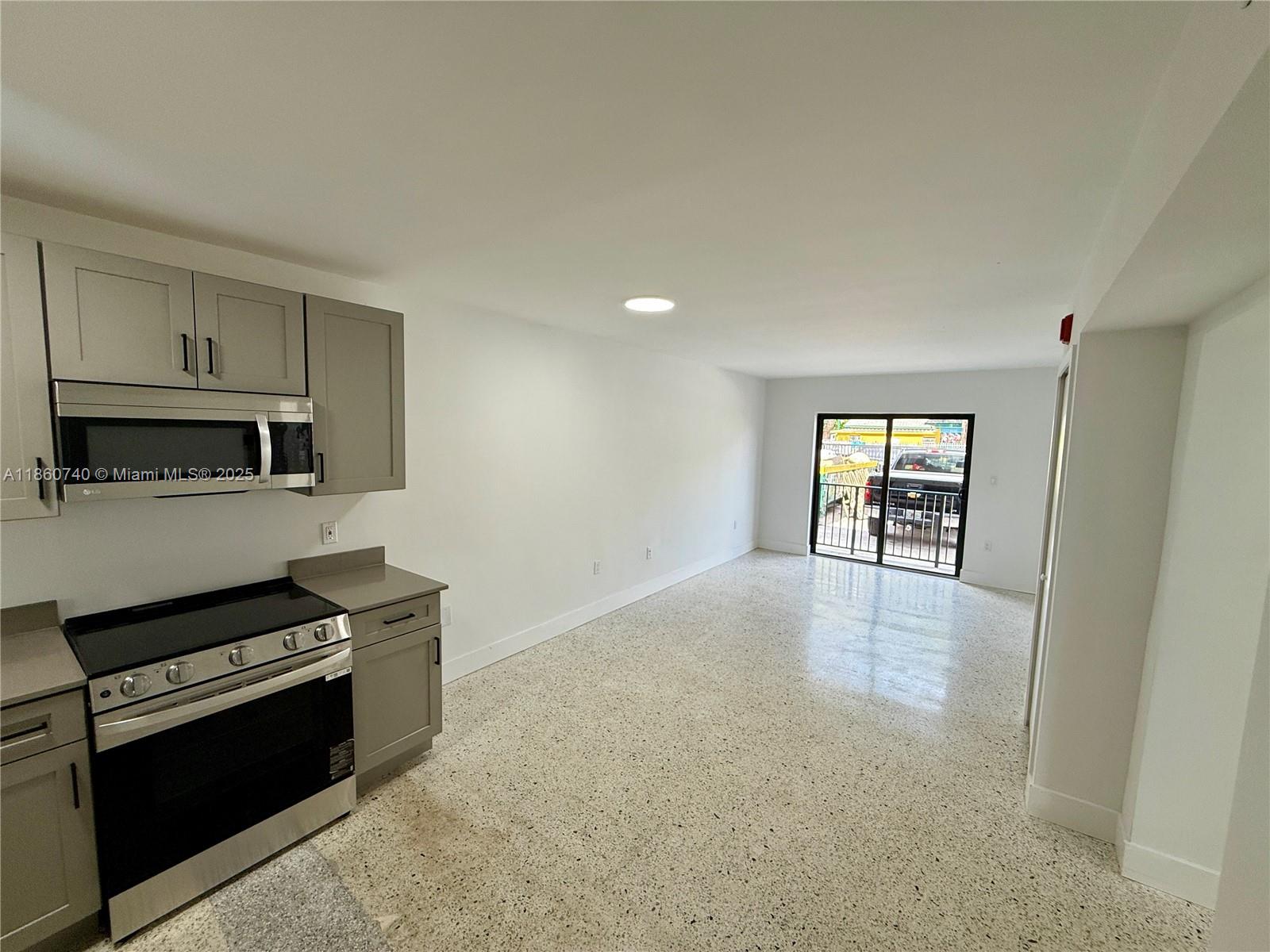 DIXIE HIGHWAY TRACK - Residential Lease