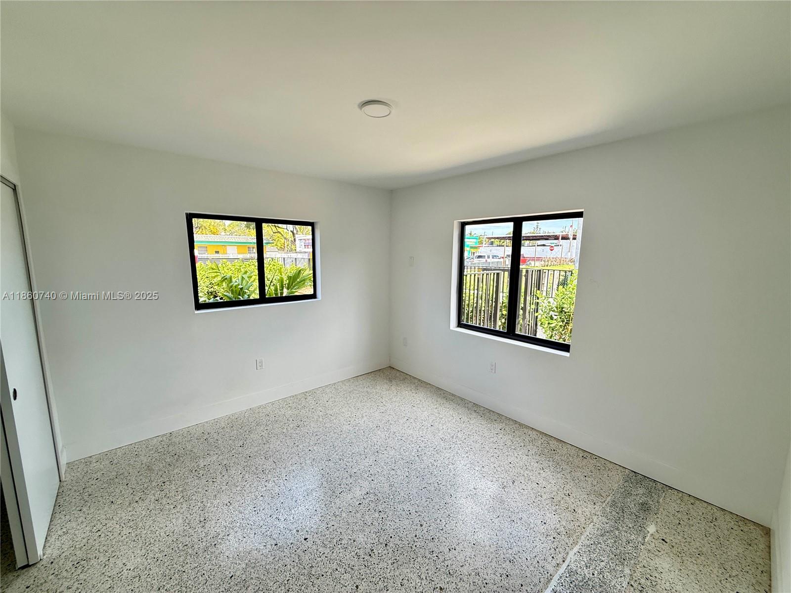 DIXIE HIGHWAY TRACK - Residential Lease