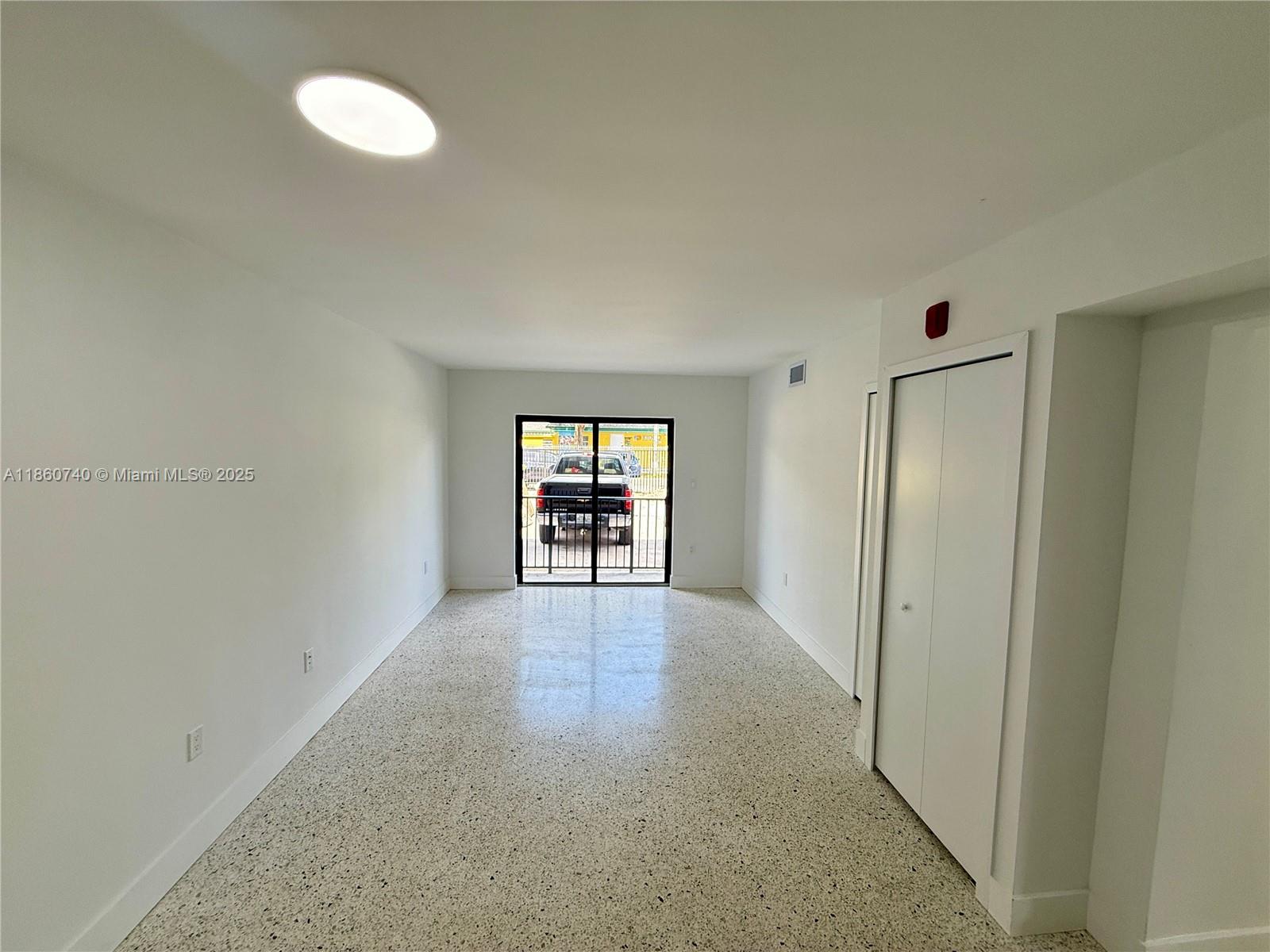 DIXIE HIGHWAY TRACK - Residential Lease