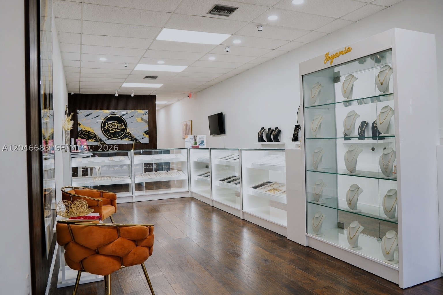 Exceptional opportunity to acquire a fully operational jewelry store offering approximately 1,200 sq. ft. of retail space. This turnkey business includes all furniture and display cases, modern LED lighting throughout, and a TLC-30 high-security safe equipped with sensors. The store is protected by a comprehensive security system featuring surveillance cameras, alarm system, and satellite-connected sensors for maximum protection.
The layout also includes two private offices, and the sale comes with all required business operation licenses, allowing for a seamless transition to the new owner.
Benefit from low operating costs and a well-equipped, professionally designed space that’s ready to continue serving clients from day one. An excellent opportunity for an owner-operator or investor looking to acquire an established jewelry business with quality infrastructure already in place.