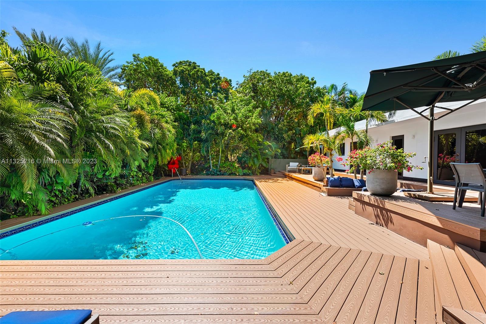 SUNSET ISLANDS-ISLAND NO - Residential