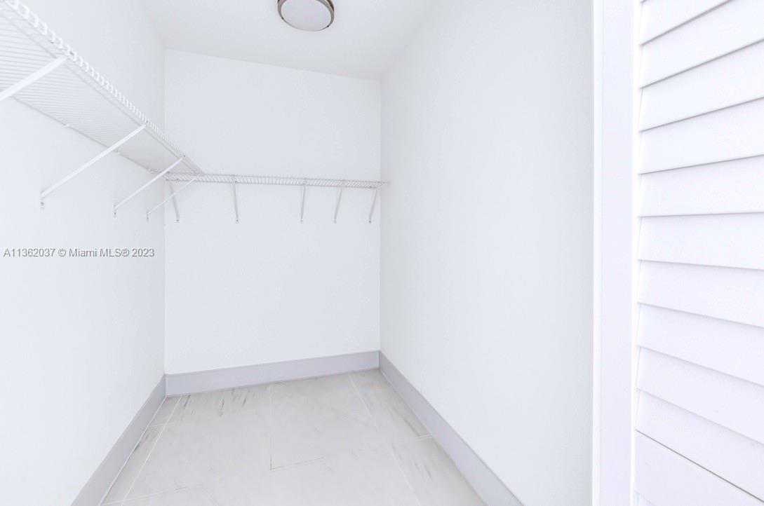 ROCKMOOR HEADLIGHT TRACK - Residential Lease