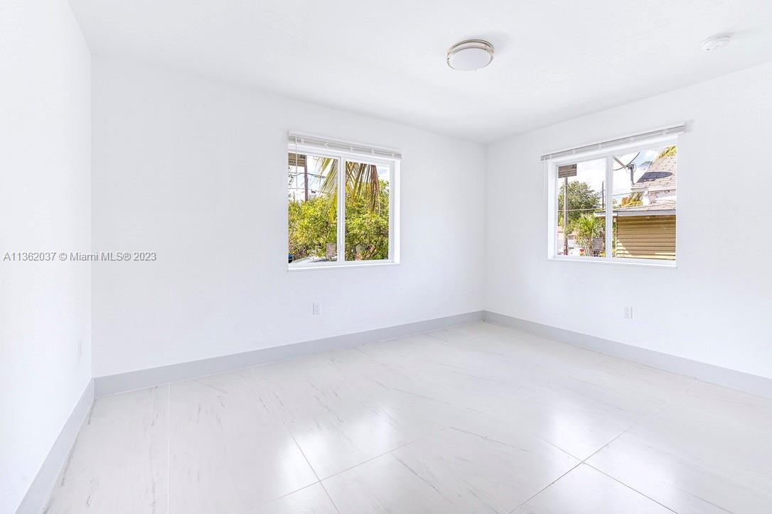ROCKMOOR HEADLIGHT TRACK - Residential Lease